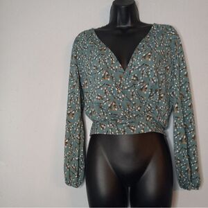 Full Circle Trends long sleeve crop top